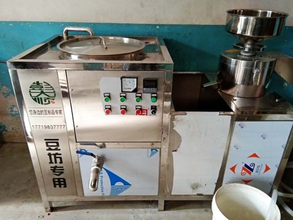 彭大（dà）順技術員上門（mén）安裝豆腐機和豆皮機